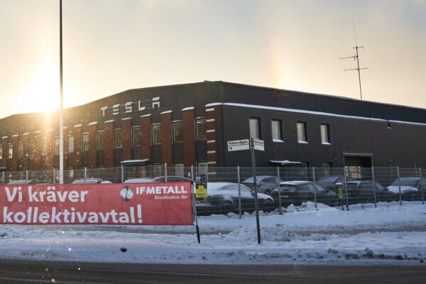 Il significato storico ed ecologico della lotta sindacale alla Tesla in Svezia